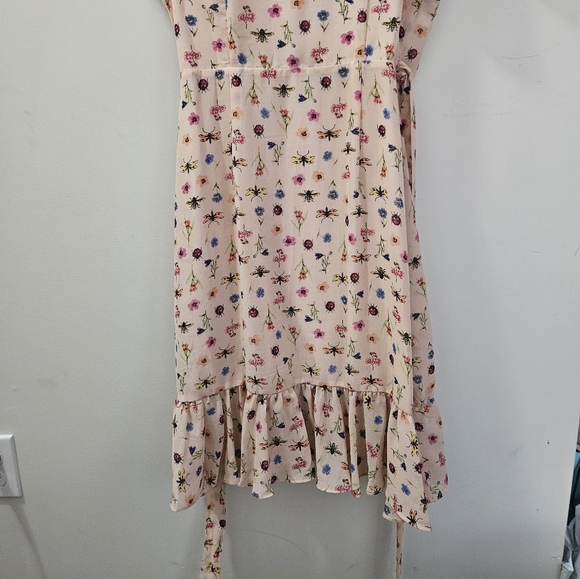 Like new Betsey Johnson sz.8 pink chiffon ruffled printed wrap dress. - Picture 11 of 12
